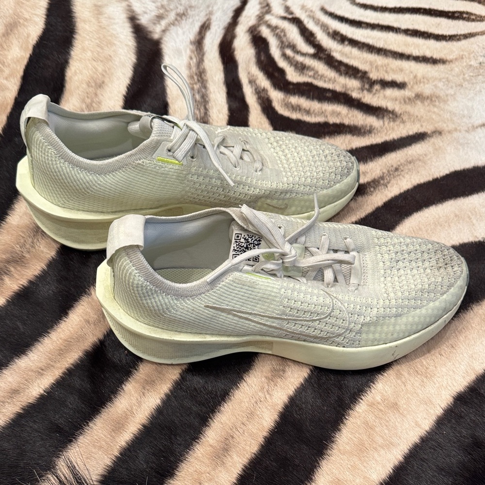 Nike Women's Light green/yellow Sneakers